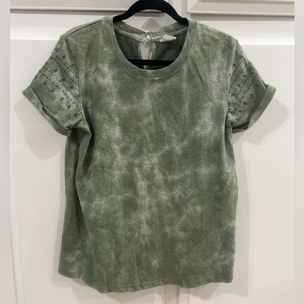 Akemi + Kin (Anthropologie) green tie dye blend & embroidery details top, size M